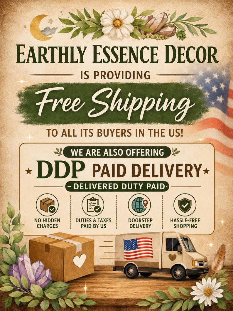 Pu&ograve; includere: Una grafica promozionale per Earthly Essence Decor con una scatola di cartone marrone con un cuore bianco, un furgone per le consegne con la bandiera americana e decorazioni floreali. Il testo include spedizione gratuita e consegna DDP.