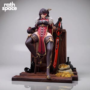 Può includere: Statuina dettagliata di una donna in abito rosso e nero, seduta su una struttura in legno. Tiene in mano una piccola brocca e una spada. Sono presenti anche monete d'oro e bottiglie. Il testo "rath space" è in alto a sinistra.