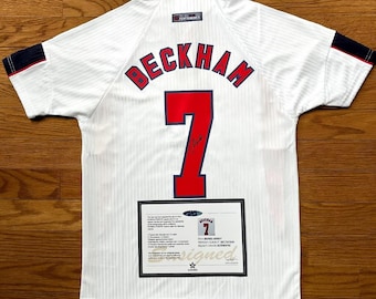 England 1998 Home Retro Jersey – Beckham Name & Printed Signature | Classic England Football Shirt