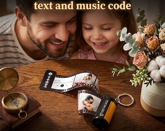 Gepersonaliseerde sleutelhanger in de vorm van een filmrolletje, sleutelhanger met een op maat gemaakt filmstrookje en muziekcode, cadeau voor stellen, cadeau voor papa, Vaderdag, verjaardag, jubileum