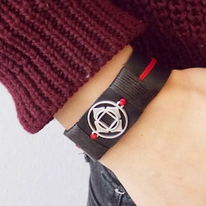 Wurzelchakra Armband, Muladhara Chakra, Lederarmband, Yoga Lehrer Geschenk, Meditation Armband, gute Energie Armband, spirituelles Armband