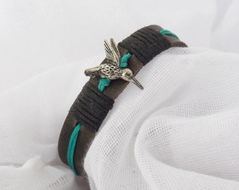 Pulsera de colibrí PERSONALIZADA, pulsera de observador de aves, joyería del bosque, pulsera de cuero del 3er aniversario, brazalete de joyería de colibrí