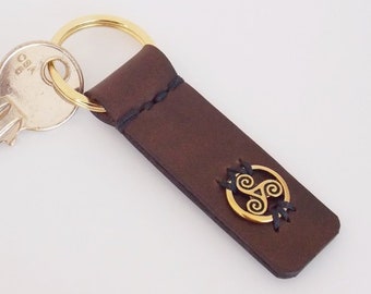 Triskelion Keychain, PERSONALIZED Triple Spiral Key-Ring, Irish Gaelic Leather Key Ring, Threefold Keychain