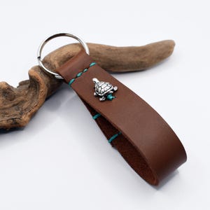 Portachiavi personalizzato in pelle a forma di tartaruga marina, portachiavi con incisione personalizzata raffigurante la vita marina, regalo per gli amanti dell'oceano
