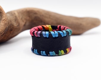 Bague arc-en-ciel, bague en cuir noir, bague de fierté LGBTQ, bague multicolore, alliance colorée PERSONNALISÉE