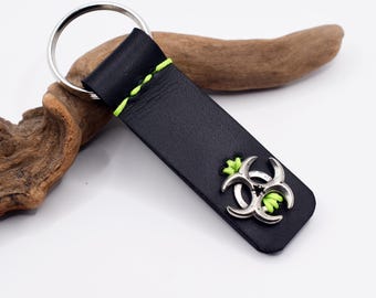 Porte-clés personnalisé en cuir Biohazard, porte-clés Sci-Fi Zombie Apocalypse, porte-clés alternatif industriel - cadeau pour lui