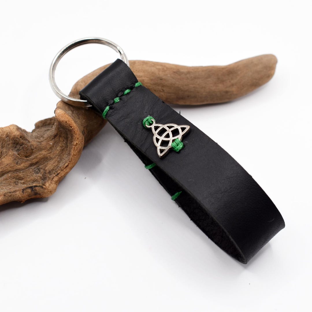 PERSONALIZED Trinity Knot Leather Keyring, Celtic Triquetra Keychain ...