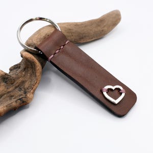 PERSONALIZED Heart Leather Keychain, Leather Anniversary Keyring, Couple&#39;s Keyring, Heart Leather Keyring, Valentine&#39;s Leather Keyfob
