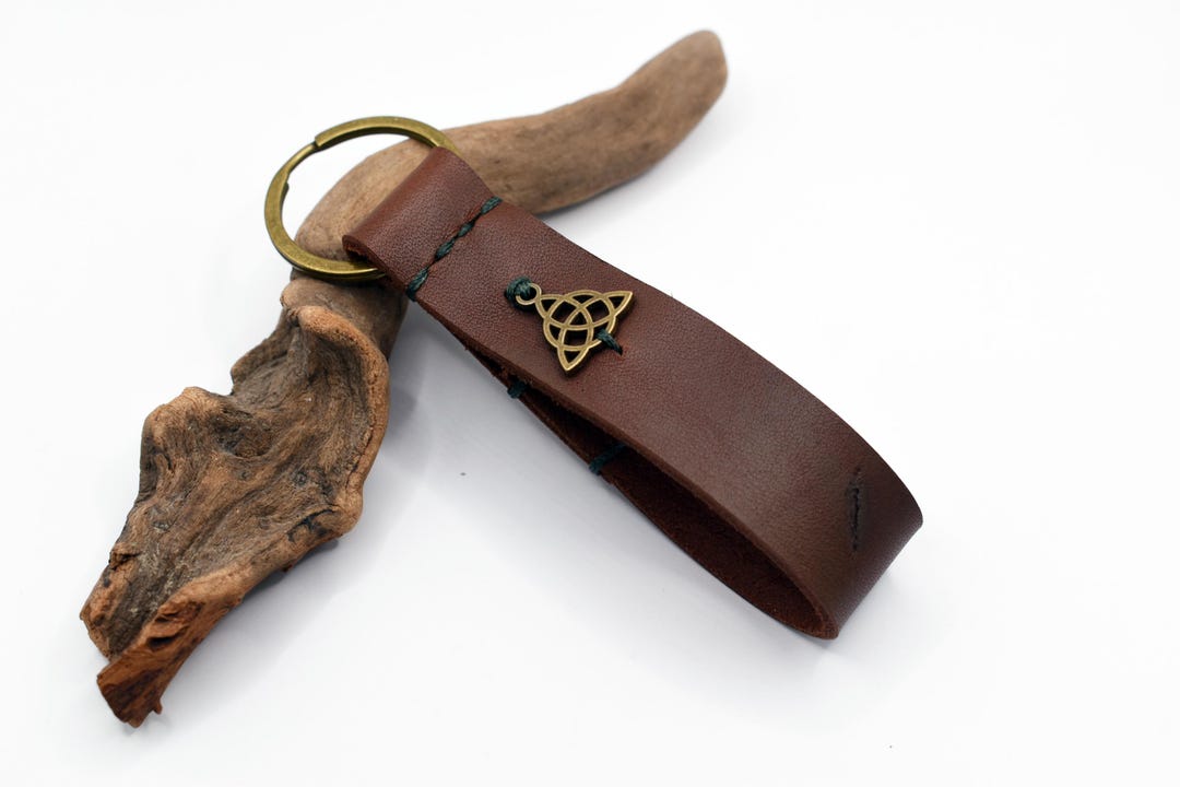 PERSONALIZED Leather Triquetra Keyfob, Celtic Trinity Knot Keyring ...