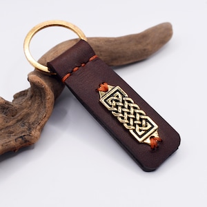 Irish Leather Keychain, Celtic Knot Keychain, Norse Viking Keyring, Gaeling Leather Keychain, Men&#39;s Leather Keychain, LARP Elvish Keyring