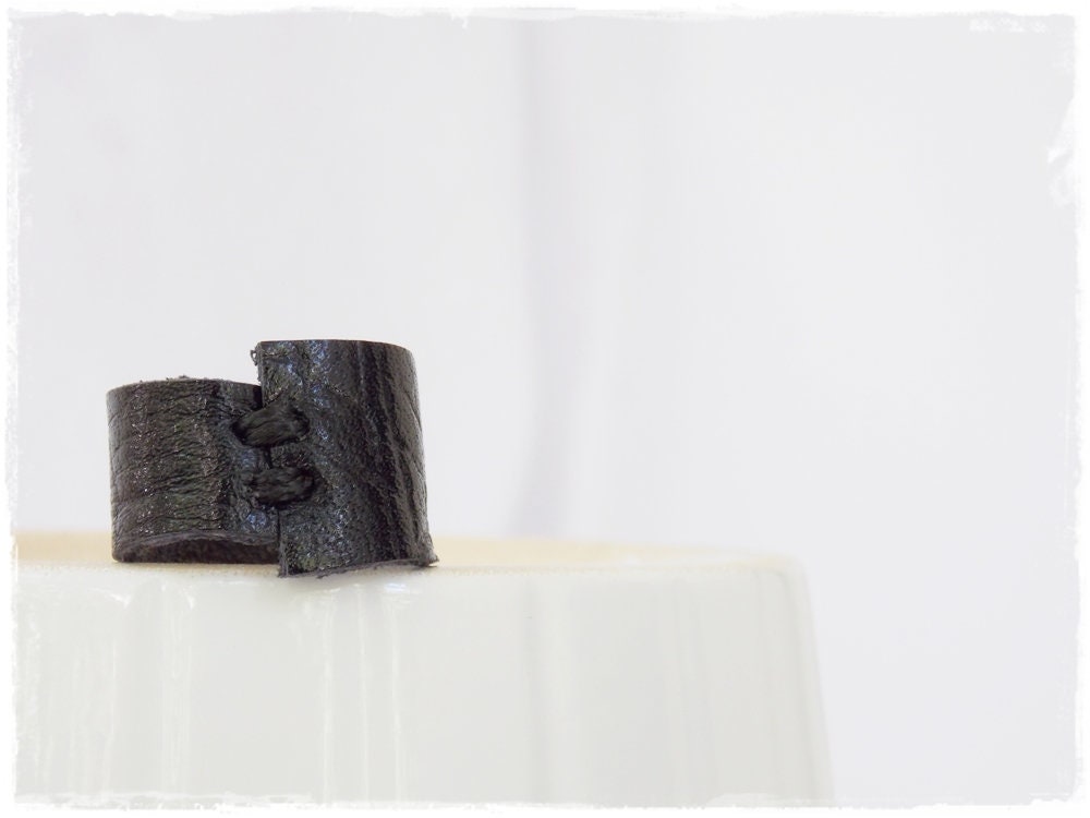 Anello in pelle nera anello gotico in pelle anello da uomo in pelle anello da uomo anello nero anello 3° - Foto 8 di 15