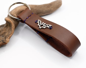 PERSONALIZED Bat Keychain – Engraved Leather Gothic Keyring, Spooky Halloween Keyfob