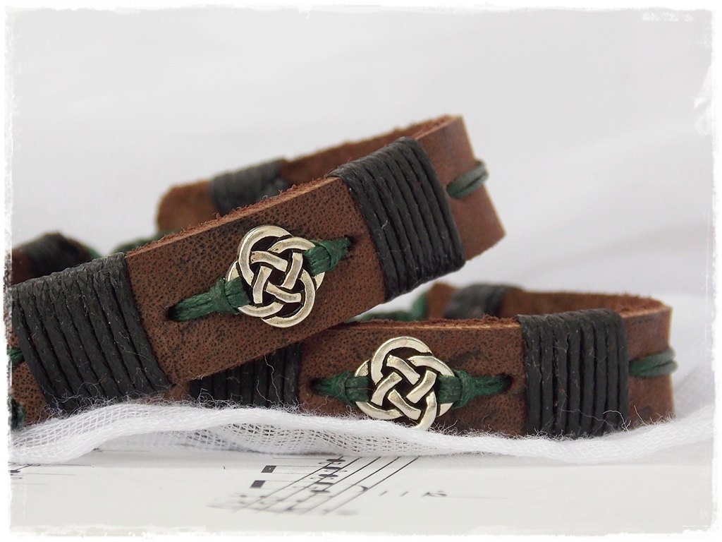  Hand-made in Ukraine Valknut Black Leather Viking Bracelet -  Gift for Men - Mens Leather Cuff Bracelets Wristbands - Viking Genuine  Leather Punk Lv Axe Сuffs Wristband - Size 6-7 inch