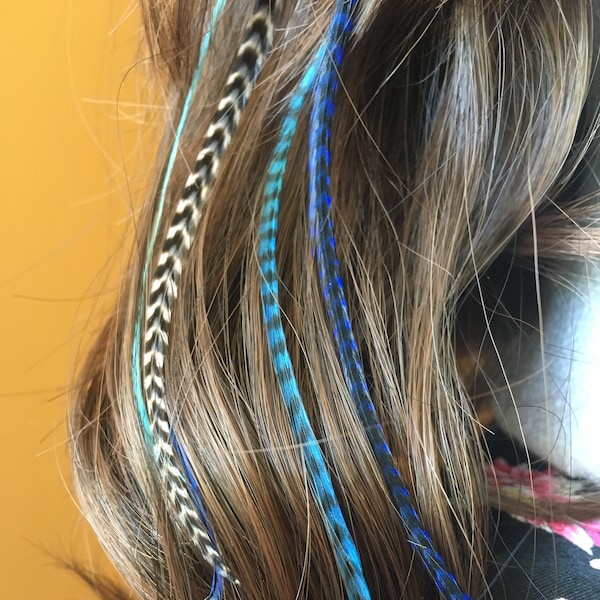 Clip d’extension de cheveux de plume en bleu, turquoise, bleu pâle et grizzly, choix de couleur de clip. Clip de cheveux, cheveux de festival, bleu, plumes de cheveux