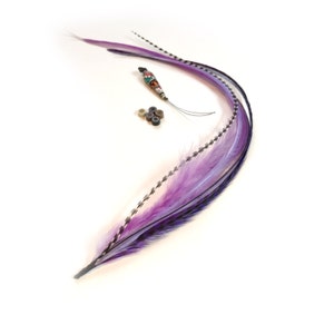 Feather hair extension kit: 5 natural bonded wide and thin rooster feathers + 3 hair crimps + hair threader. Natural and purple tones. diy