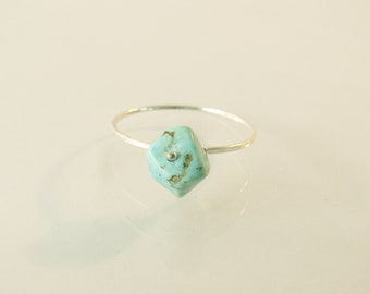 Bague pierre de naissance bijoux délicats turquoise pierre précieuse insert bague argent sterling bague solitaire or bague femme goldfill cadeau d’anniversaire