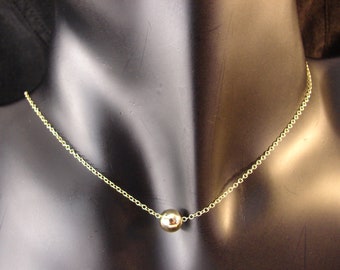 Collier de look superposé minimaliste avec chaîne à boules en or pour femmes