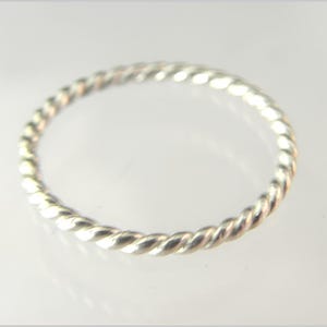 Stapelring van zilver en goud, met koorddesign, damesring, vingerring, stapelbare ring, sterling zilver, verguld - Artikelnr. 122