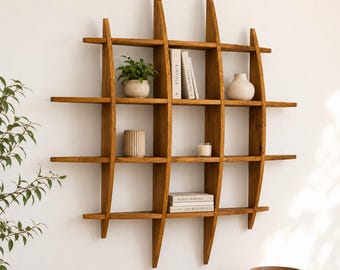 Vägghylla i massiv ek 1350 x 1350 mm, modern minimalistisk design, 240 mm kuber