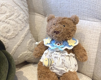 Ręcznie robiony na szydełku zestaw ubranek dla pluszowych zwierząt Jellycat (średni 26 cm / duży 36 cm) w kolorze niebiesko-żółtym | Szydełkowe ubranka dla pluszowych zwierząt