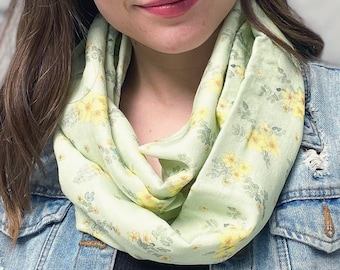 Bamboo gauze Lime cream dasiphora exclusive print infinity scarf, soft and comfortable green and yellow circle scarf, original loop scarf
