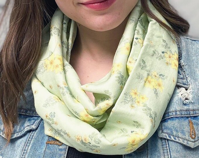 Bamboo gauze Lime cream dasiphora exclusive print infinity scarf, soft and comfortable green and yellow circle scarf, original loop scarf