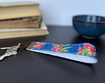 Navy and red wildflowers key fob / Red flower key wristlet holder / Red floral key chain