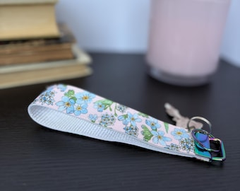 Forget-me-nots key fob / Blue floral key wristlet holder / Blue flower key chain