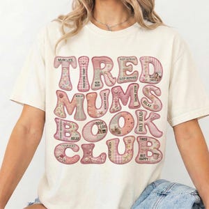 Pakiet sublimacji PNG dla miłośników książek "Książkowy patchwork". 5 wzorów w formie wyciętych artykułów z patchworku, nawiązujących do cytatu. Pobierz cyfrowo.