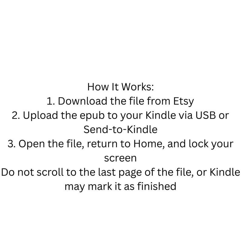 Pu&ograve; includere: Sfondo bianco con testo nero che fornisce istruzioni su come scaricare e utilizzare un file ebook da Etsy su un dispositivo Kindle. Il testo include i passaggi per scaricare, caricare e aprire il file.
