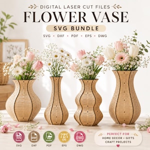 Può includere: File digitali per taglio laser per un pacchetto SVG di vasi da fiori. L'immagine mostra quattro vasi in legno distinti con design a listelli testurizzati, ognuno contenente un bouquet di fiori rosa e bianchi. Il testo include Digital Laser Cut Files, Flower Vase, SVG Bundle, SVG, DXF, PDF, EPS, DWG.
