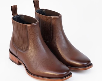 Botas masculinas estilo western em couro granulado marrom, botas Chelsea de cano curto feitas à mão, botas de motociclista com bico quadrado, botas de cowboy artesanais em couro legítimo.