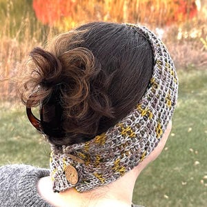 Modèle de tricot chauffe-oreilles, serre-tête avec boutons de poids peignée pour adultes