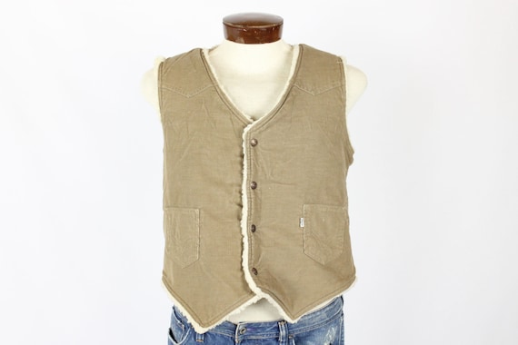 white levi vest