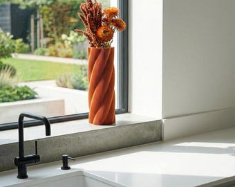 Spiral Vase: Modern Ribbed Geometric Décor