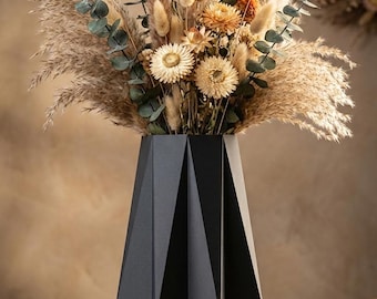 Modern Geometric Twist Vase  Décor | Minimalist Scandi Flower Pot | Faceted Spiral Centrepiece | Dried Flower Holder