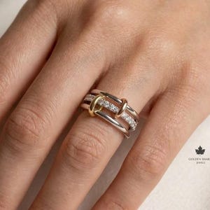 Anillo de metales mixtos conectados, anillo de múltiples bandas entrelazadas, anillo apilable de tres tonos, anillo de bandas entrelazadas, anillo llamativo, regalo para ella.