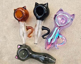 Handcrafted Cat-Shaped Glass Smoking Pipe, Unique Decorative Pipe, Artistic Smoking Accessory, Collector’s Gift for Cat Lovers