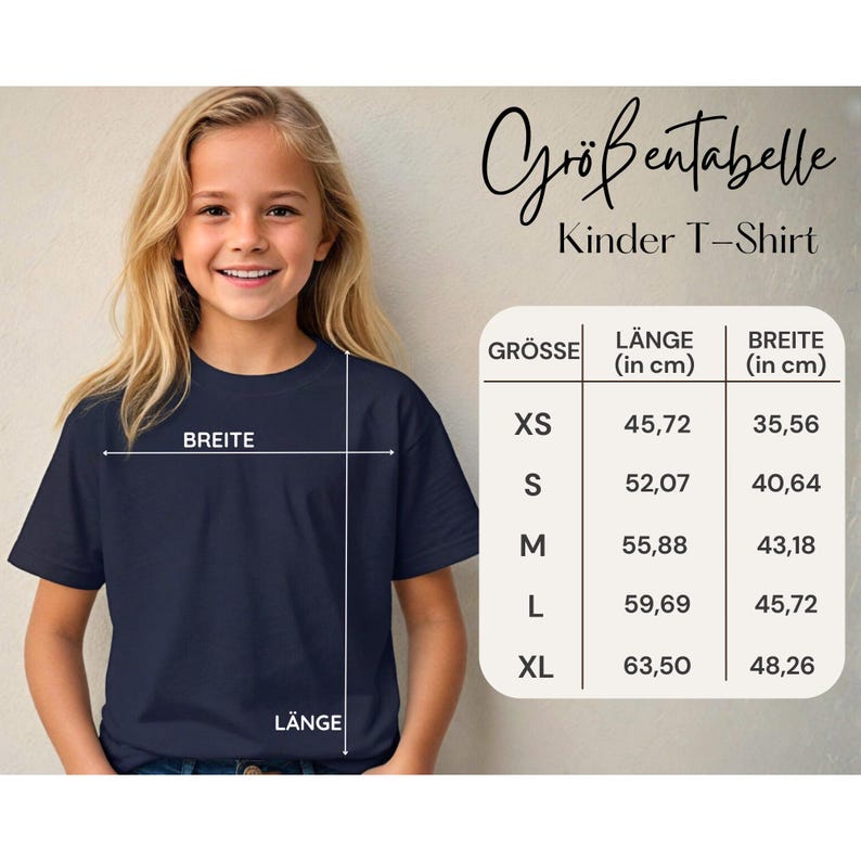 May include: A young girl wearing a navy blue T-shirt. The image includes a size chart in German, with measurements in centimeters for XS, S, M, L, and XL sizes. The chart details length and width measurements for each size.