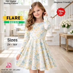 Puede incluir: Una niña con un vestido acampanado floral. El vestido tiene mangas largas y una falda acampanada. La imagen incluye texto: "PDF Digital Sewing Pattern", "Flare Dress", "Tallas 2Y-16Y" y "70% OFF". El patrón es para principiantes.