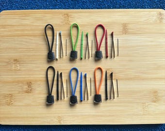 Conjunto de acessórios coloridos para canivete suíço Victorinox de 91 mm - pinça, palito de dentes, cordão e alfinete de aço inoxidável