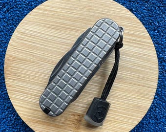 Multiherramienta de titanio personalizada — Victorinox Rambler de 58 mm a medida — Regalo único para hombres