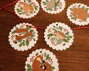 Lot de 6 étiquettes cadeaux rondes  "animaux de la forêt". Parfaits pour décorer vos paquets de Noël.