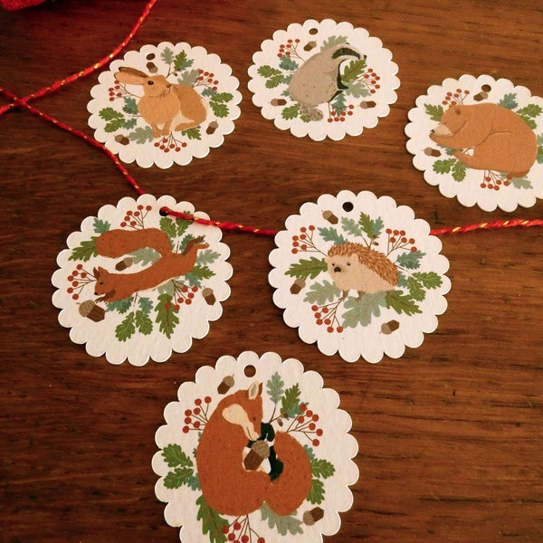 Lot de 6 étiquettes cadeaux rondes  "animaux de la forêt". Parfaits pour décorer vos paquets de Noël.