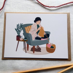 Carte postale "Tricoteuse", série "Un lapin à la maison"