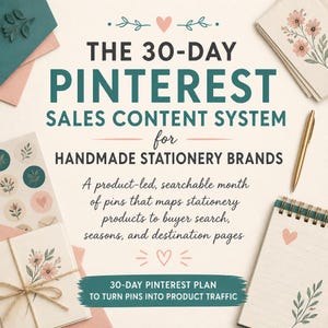 Könnte beinhalten: Eine digitale Grafik mit dem Titel The 30-Day Pinterest Sales Content System for Handmade Stationery Brands, bestehend aus Text, einem goldenen Stift und Schreibwaren mit Blumenillustrationen und Herzmotiven in Blaugrün, Rosa und Creme.