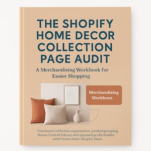 Könnte beinhalten: Ein beigefarbenes Arbeitsbuch mit dem Titel The Shopify Home Decor Collection Page Audit, A Merchandising Workbook for Easier Shopping. Das Cover zeigt eine Grafik mit zwei Kissen, einem gerahmten Bild und einer Vase sowie das Etikett Merchandising Workboox.