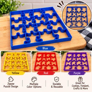 Könnte beinhalten: Ein quadratischer Ausstecher mit einem Puzzle-Gittermuster. Der Ausstecher ist in den Farben Blau, Gelb, Rot und Violett erhältlich. Das Design besteht aus ineinandergreifenden Puzzleteilformen innerhalb eines quadratischen Rahmens.