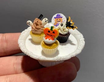 Mini Halloween Cupcake Anhänger | 1:12 Maßstab Puppenhaus-Leckerli Handmade Polymer Clay Gruselige Cupcake, einzeln Verkauft, Wählen Sie Ihr Design