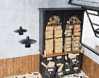 Handgefertigter Miniatur-Möbelschrank 1:6/12